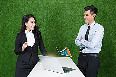 白色脚上浓浓的精华液怎么用:游戏玩家福音,足部护理新选择-3