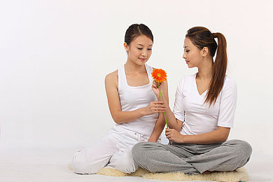 揉我胸 啊 嗯～流水了：按摩意外走红，女子感慨引网友热议